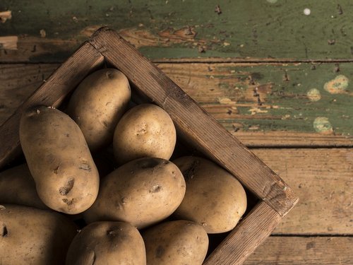https://pixabay.com/photos/potato-potato-basket-board-old-2277455/ https://pixabay.com/photos/potato-potato-basket-board-old-2277455/