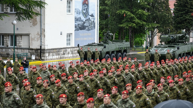 U Kninu dodijeljene crvene beretke novim pripadnicima 3. mb Pauci